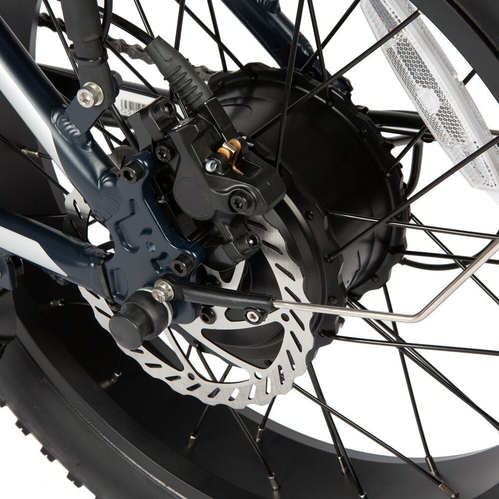 Saddle: Comfortable saddle