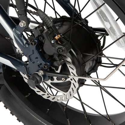 Saddle: Comfortable saddle