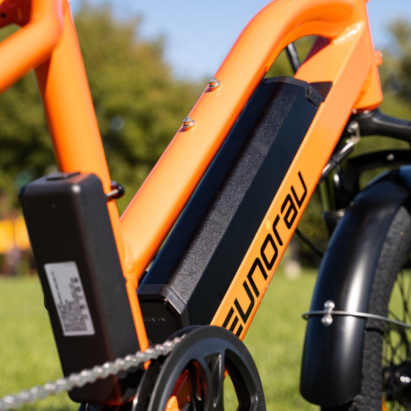 SEAT TUBE: 450mm/17in