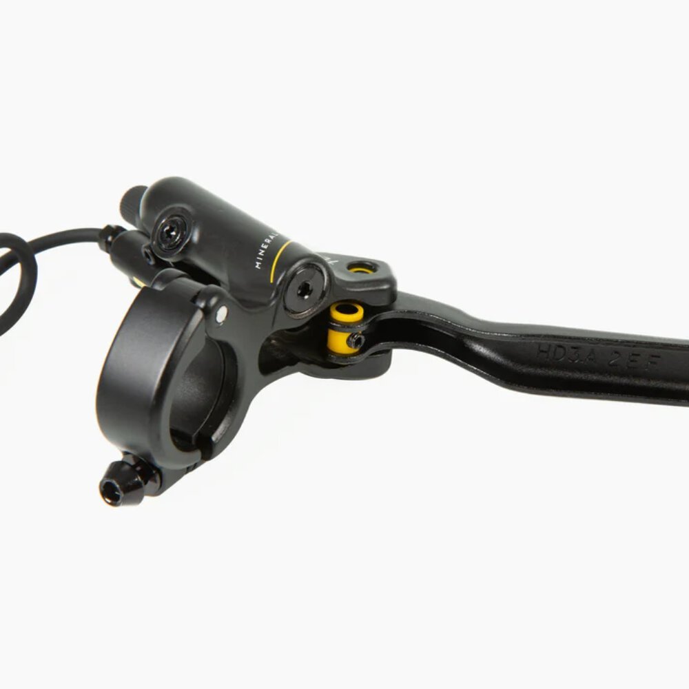 4 Pistons: Even and powerful braking, reducing the risk of brake fade.