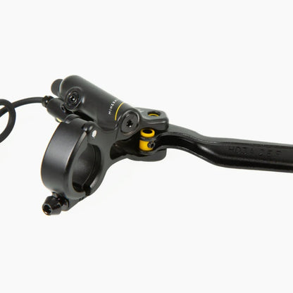 4 Pistons: Even and powerful braking, reducing the risk of brake fade.