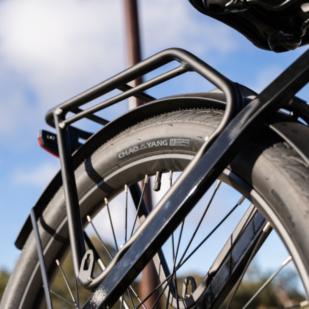 Rim Material: Black Alloy