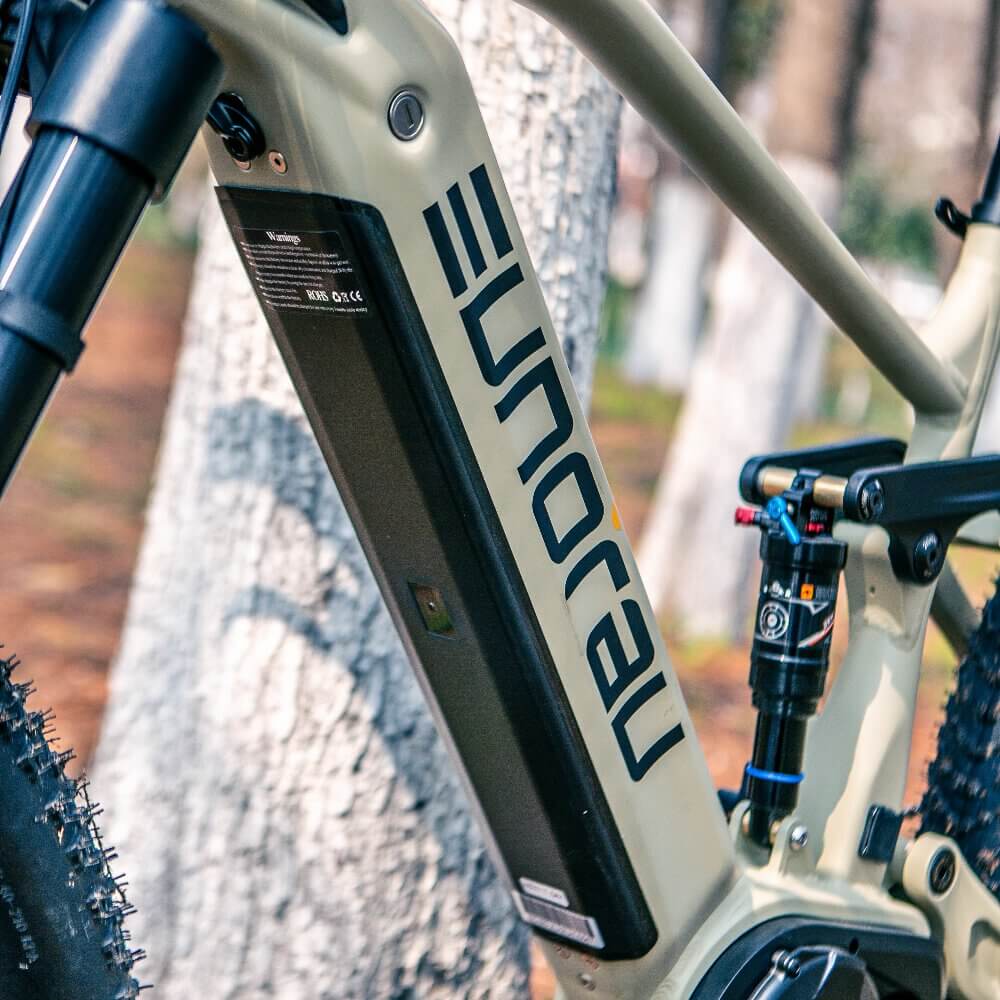 Frame Material: Aluminum alloy