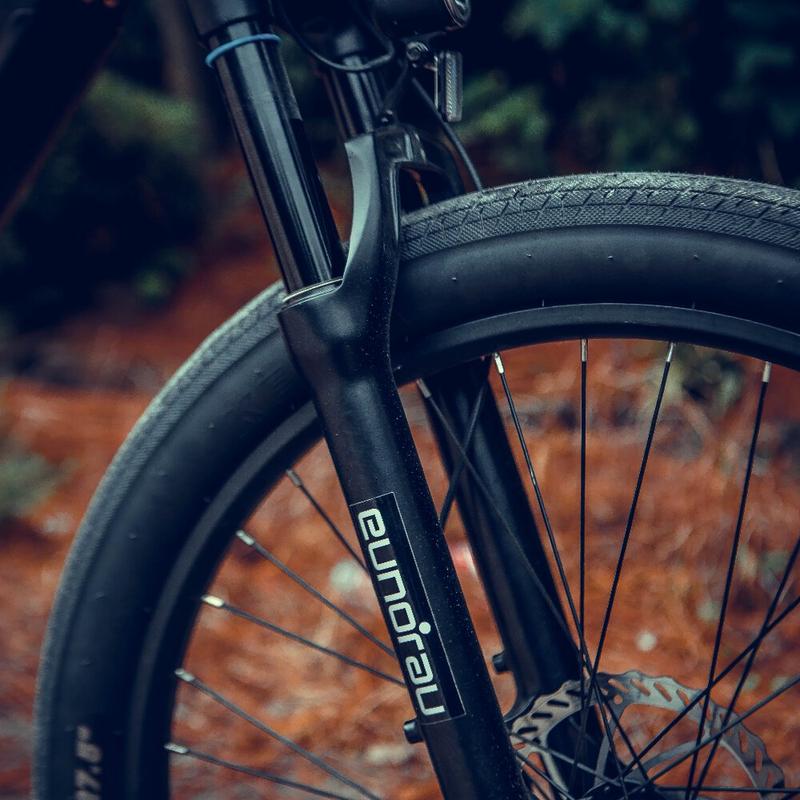 Rim Material: black alloy