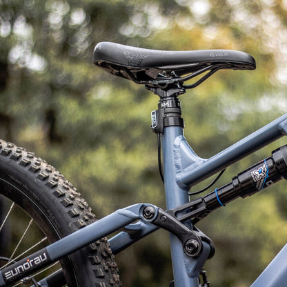 Saddle Adjustability: Remote Dropper Post
