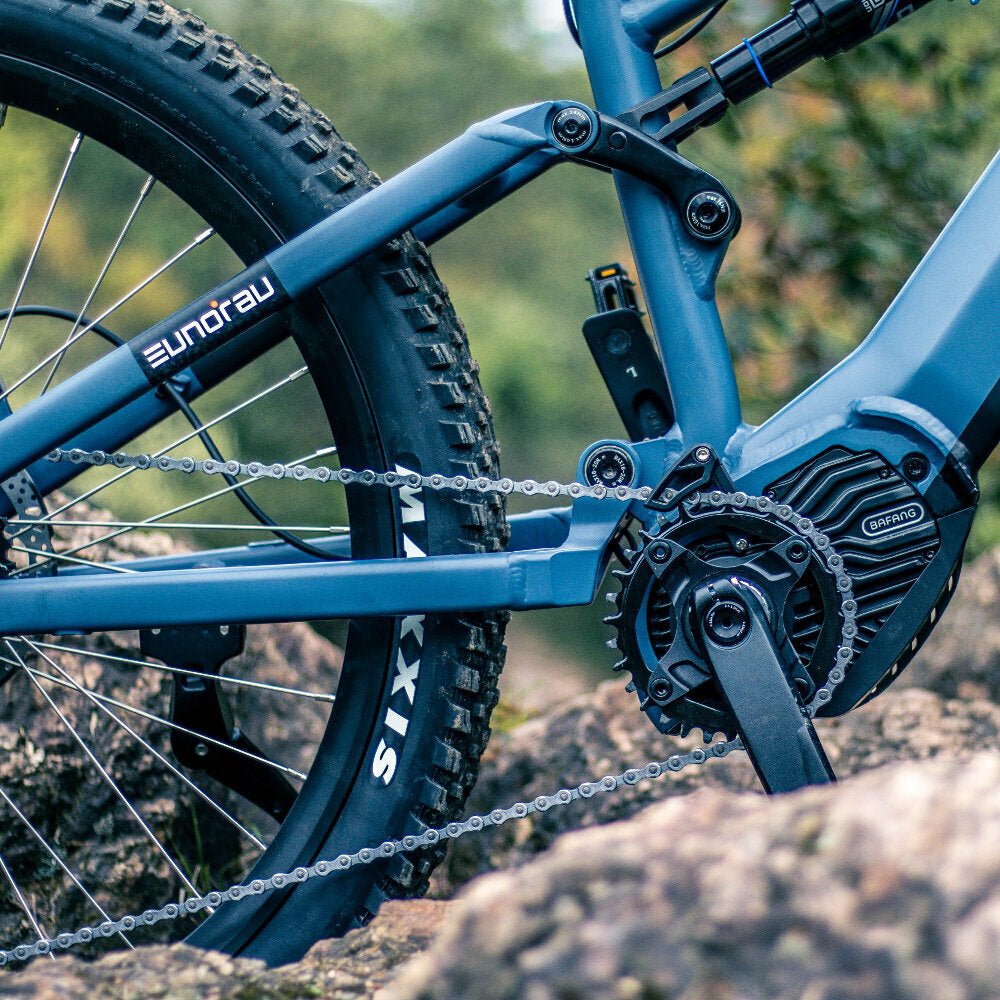 Reach: 17 inch: 424mm/16.7in 19 inch: 444mm/18.7in
