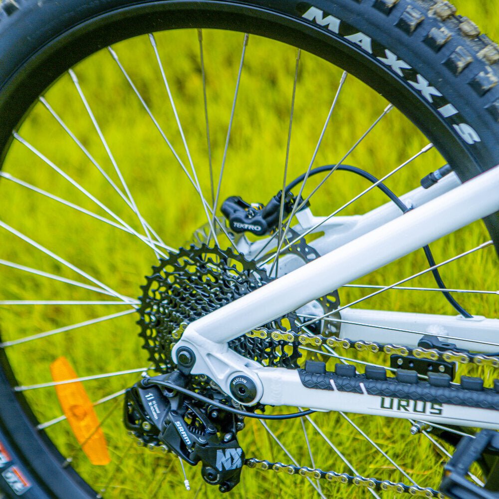 Brake Type: Hydraulic Disc Brakes